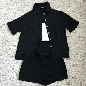 Never worn black crinkle fabric short and button up top set 🕶️